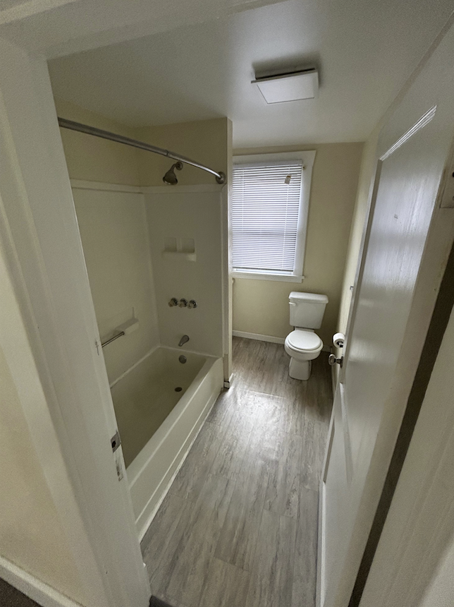 Photo of Blue Gate Properties, 1007 Carleton St Apt 1 (7)