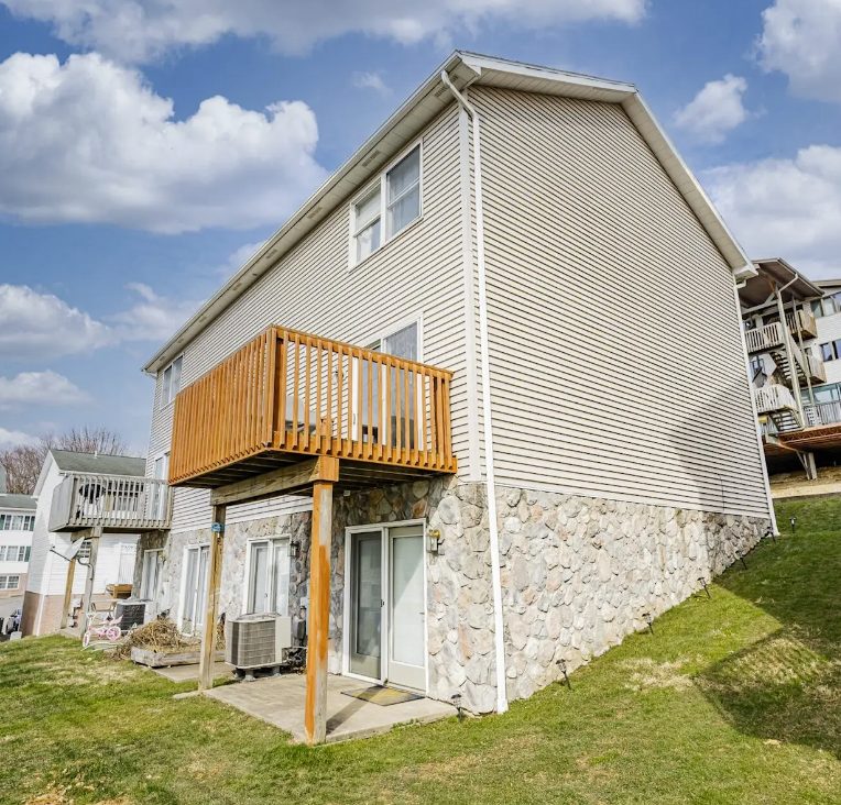 9 Riddle Court Vulcan Properties 4 Bedroom Townhome $1800