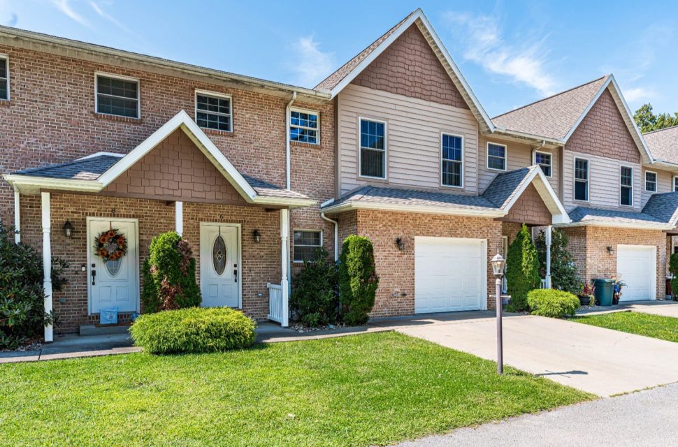 6 Palmetto Drive 3 Bedroom Townhome $1950