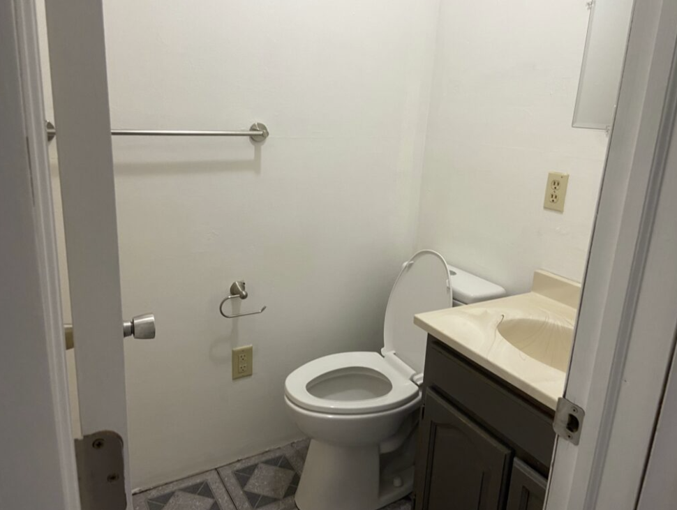 Photo of 65 Breezy Dr (4)