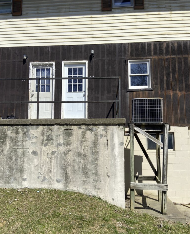 42 Breezy St 1 Bedroom Apartment $650